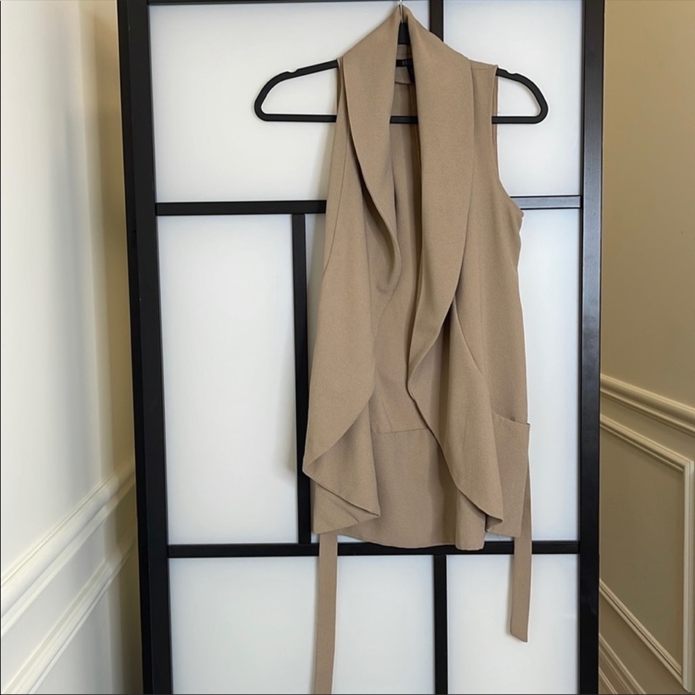 Beige sleeve less jacket